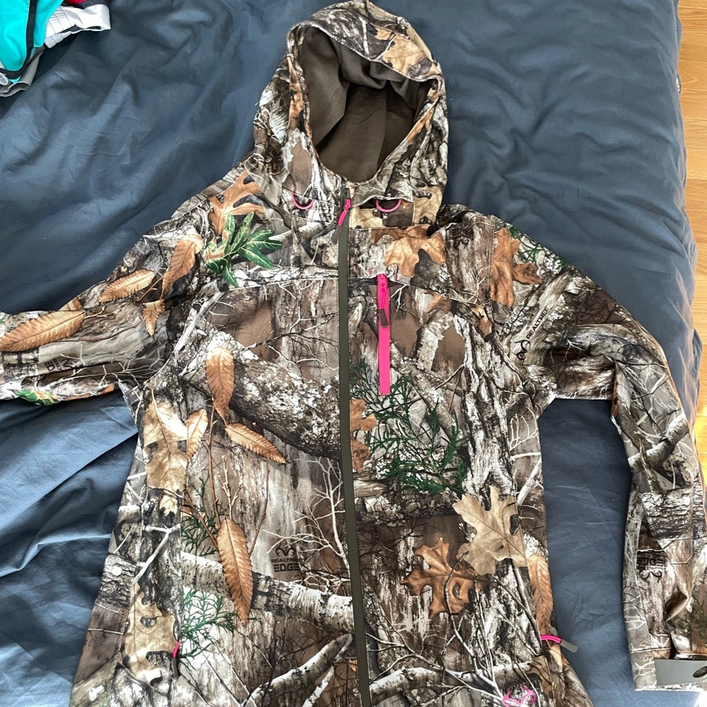 Real tree camouflage jacket women’s size Large - NWOT